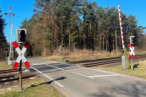 Bahnübergang Diensthop (K 17) Bahnübergang Diensthop (K 17) © Gemeinde Dörverden