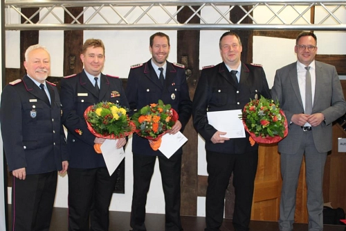 Ernennung von Ehrenbeamten der Freiwilligen Feuerwehr Ernennung von Ehrenbeamten der Freiwilligen Feuerwehr © Gemeinde Dörverden