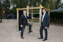 Neue Kletterkombination auf dem Spielplatz in Ahnebergen